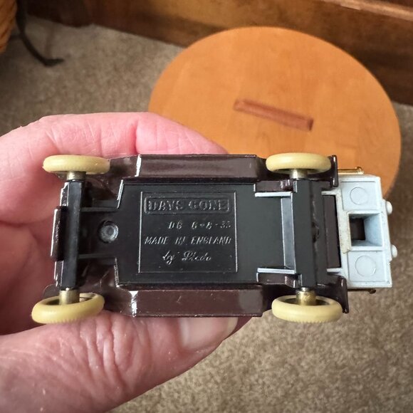 Lledo Days Gone Diecast Vehicles - Hershey's Chocolate Milk Tanker Truck - Picture 7 of 8